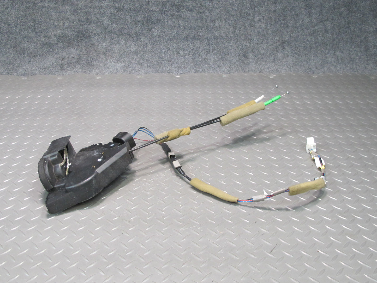 01-06 Lexus UCF30L LS430 Rear Left Door Lock Latch Actuator NO Soft Close OEM