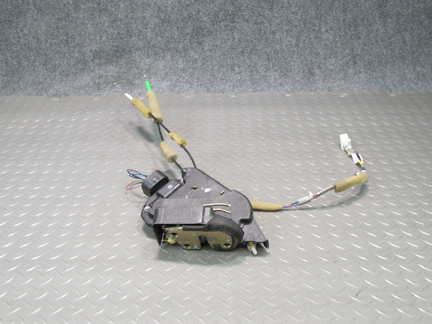 01-06 Lexus UCF30L LS430 Rear Left Door Lock Latch Actuator NO Soft Close OEM