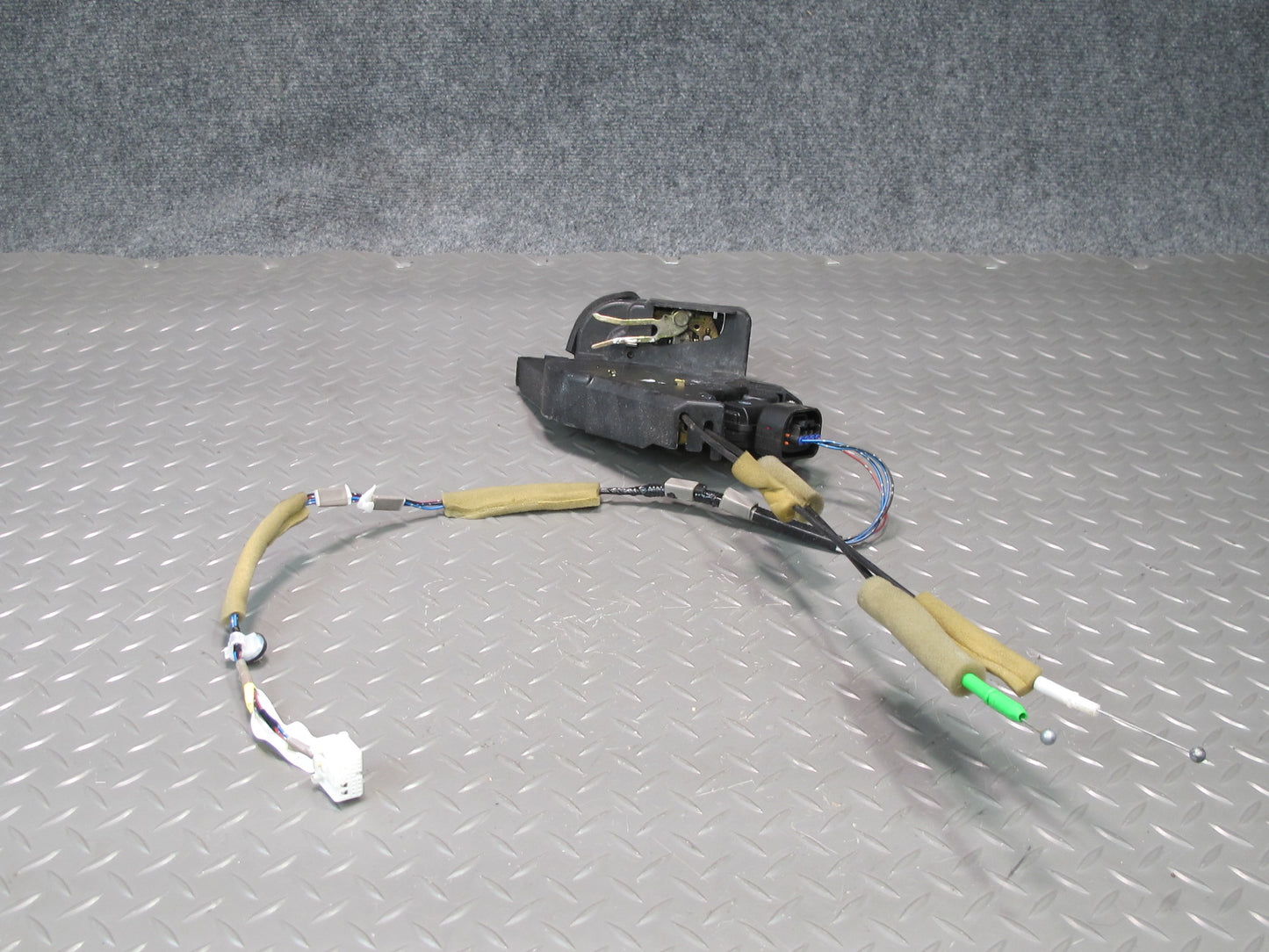 01-06 Lexus UCF30L LS430 Rear Left Door Lock Latch Actuator NO Soft Close OEM