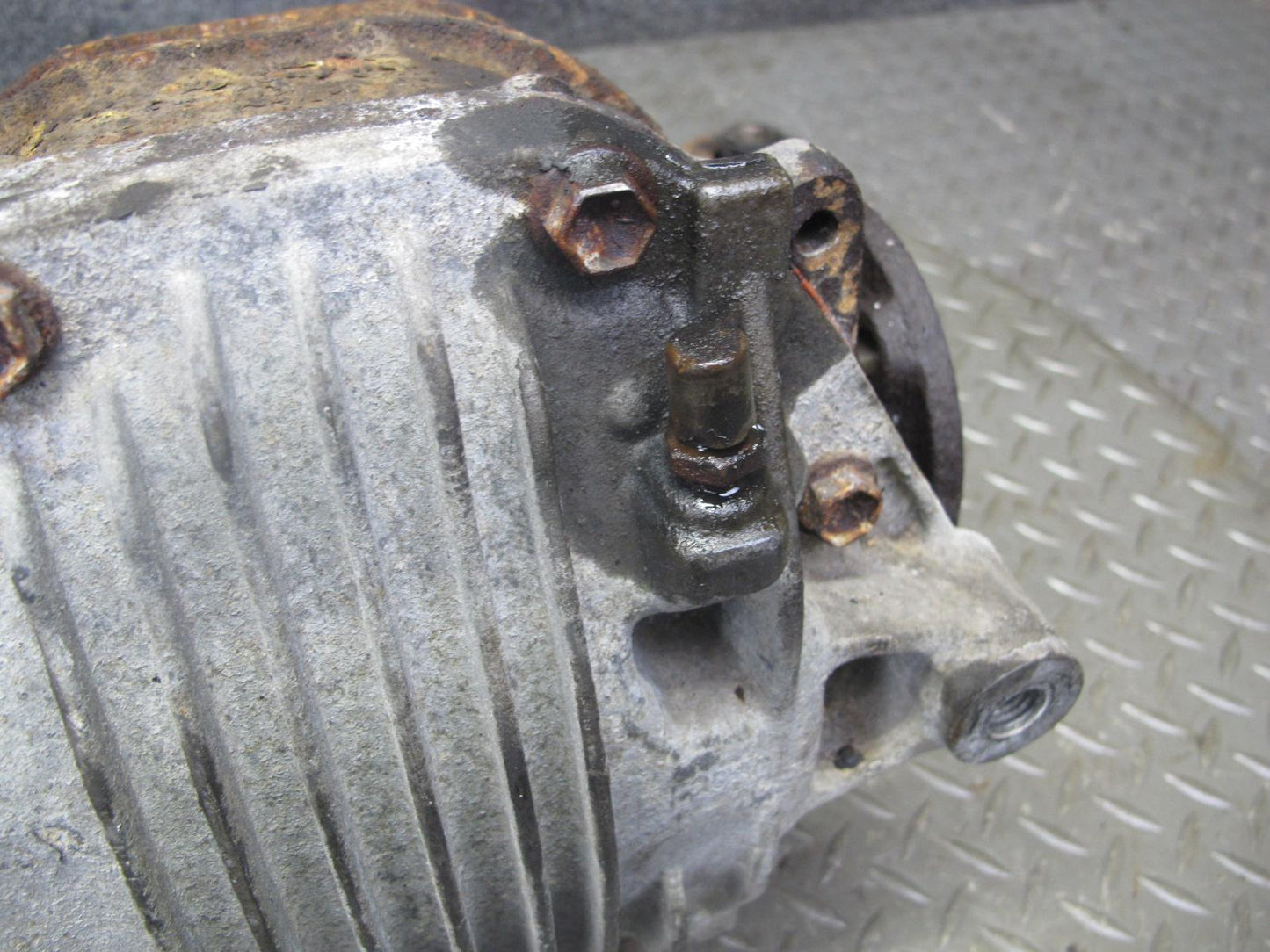 98-00 Lexus UCF20L LS400 A/T Rear Differential Carrier 3.266 Ratio OEM