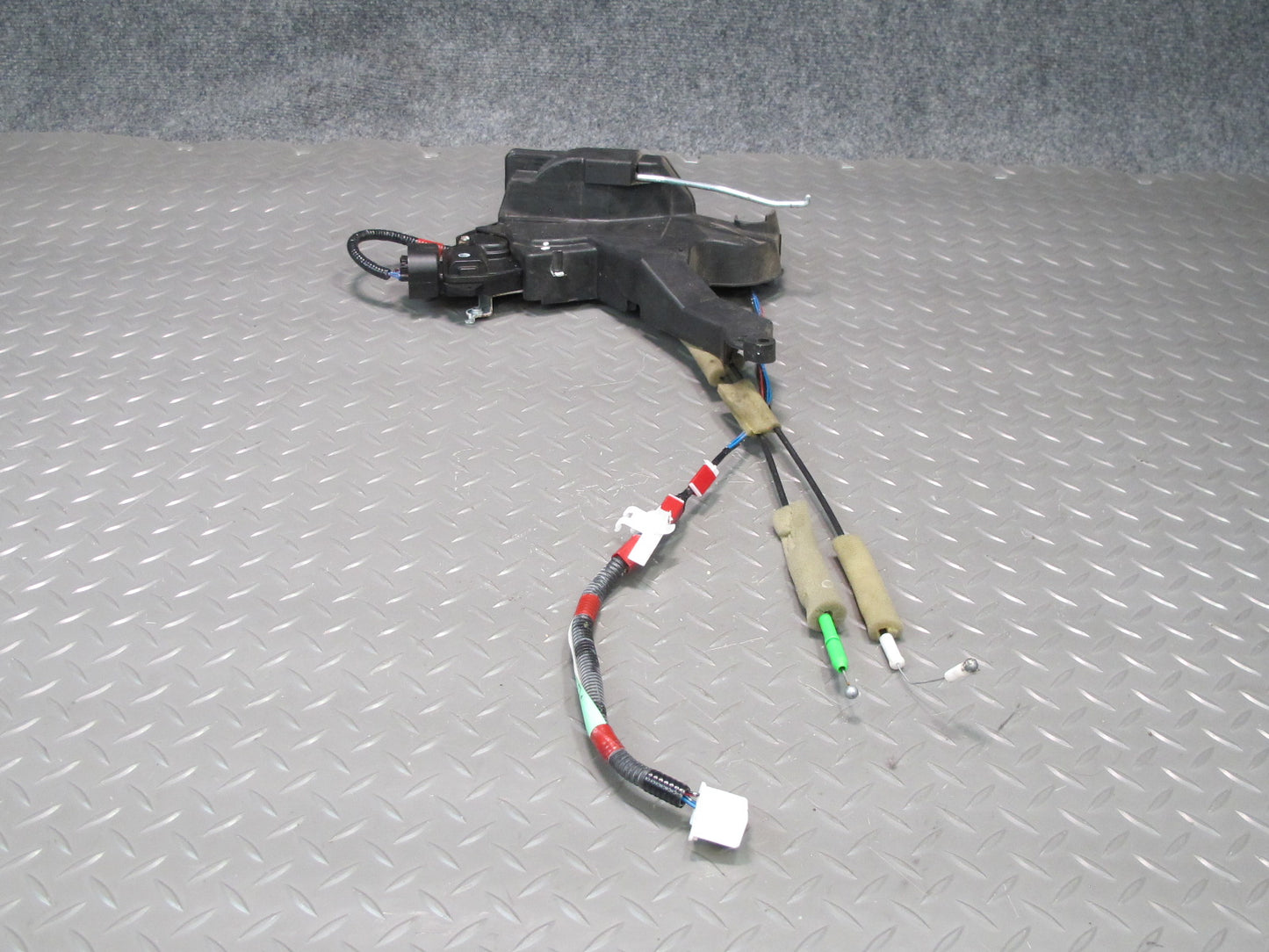 01-06 Lexus UCF30L LS430 Front Right Door Lock Latch Actuator NO Soft Close OEM