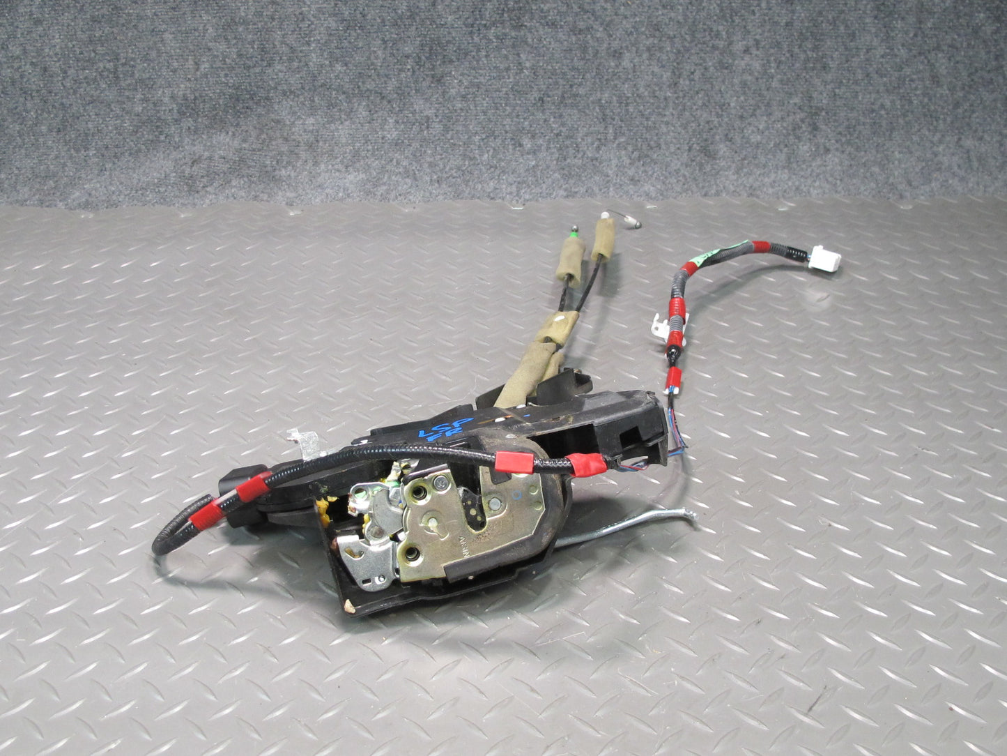 01-06 Lexus UCF30L LS430 Front Right Door Lock Latch Actuator NO Soft Close OEM