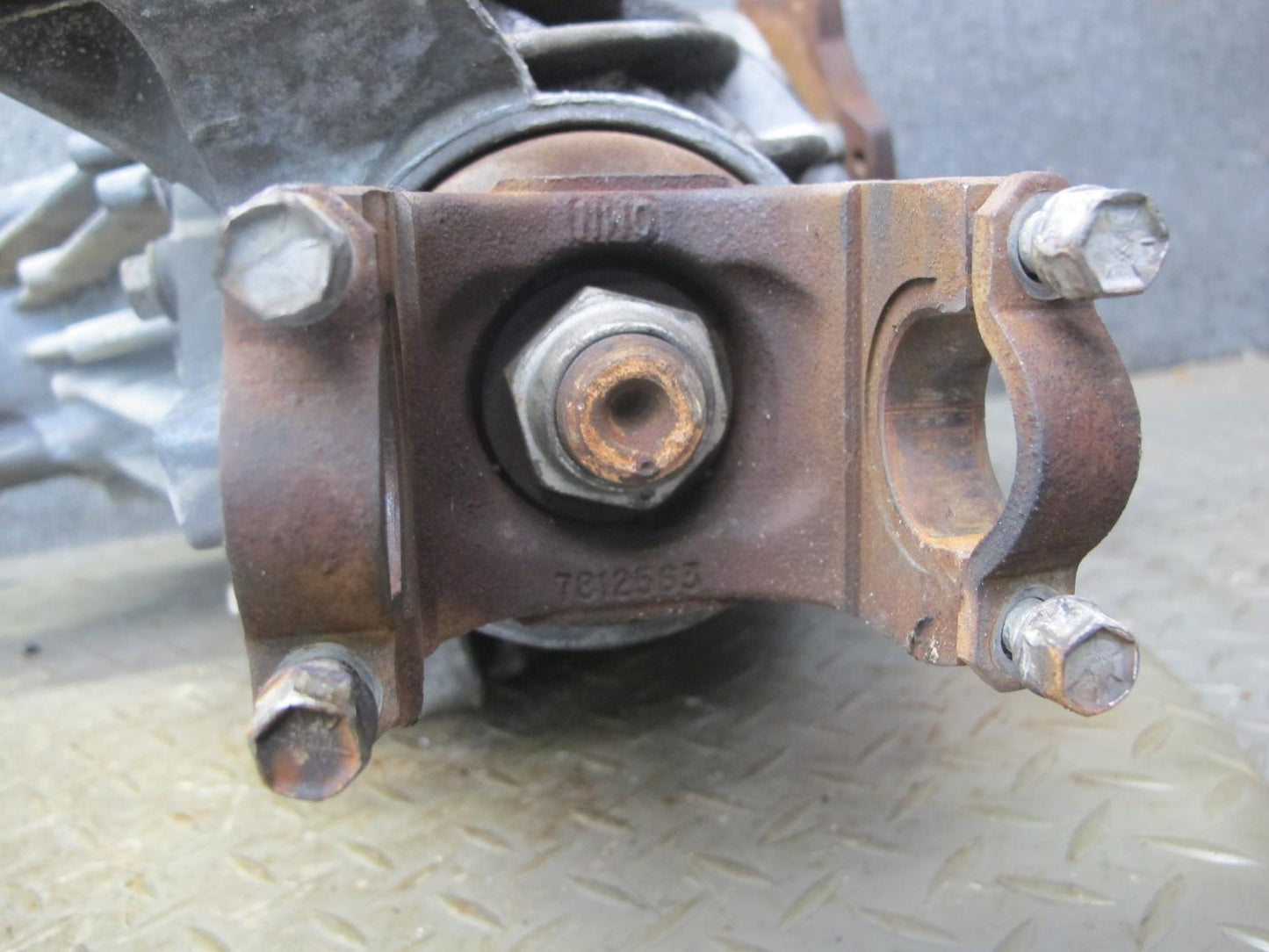 2003-2007 Hummer H2 4WD 4x4 Front Differential Carrier 4.10 Ratio