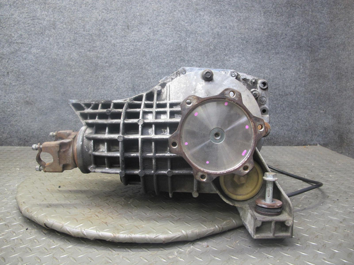 2003-2007 Hummer H2 4WD 4x4 Front Differential Carrier 4.10 Ratio