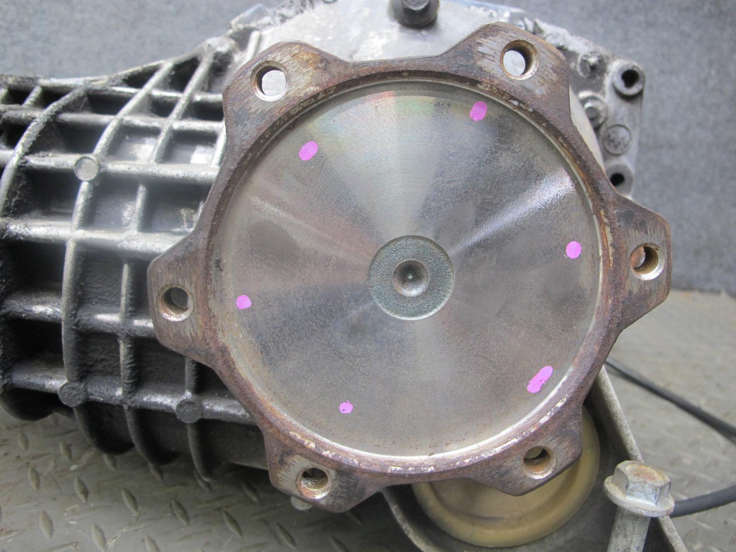 2003-2007 Hummer H2 4WD 4x4 Front Differential Carrier 4.10 Ratio