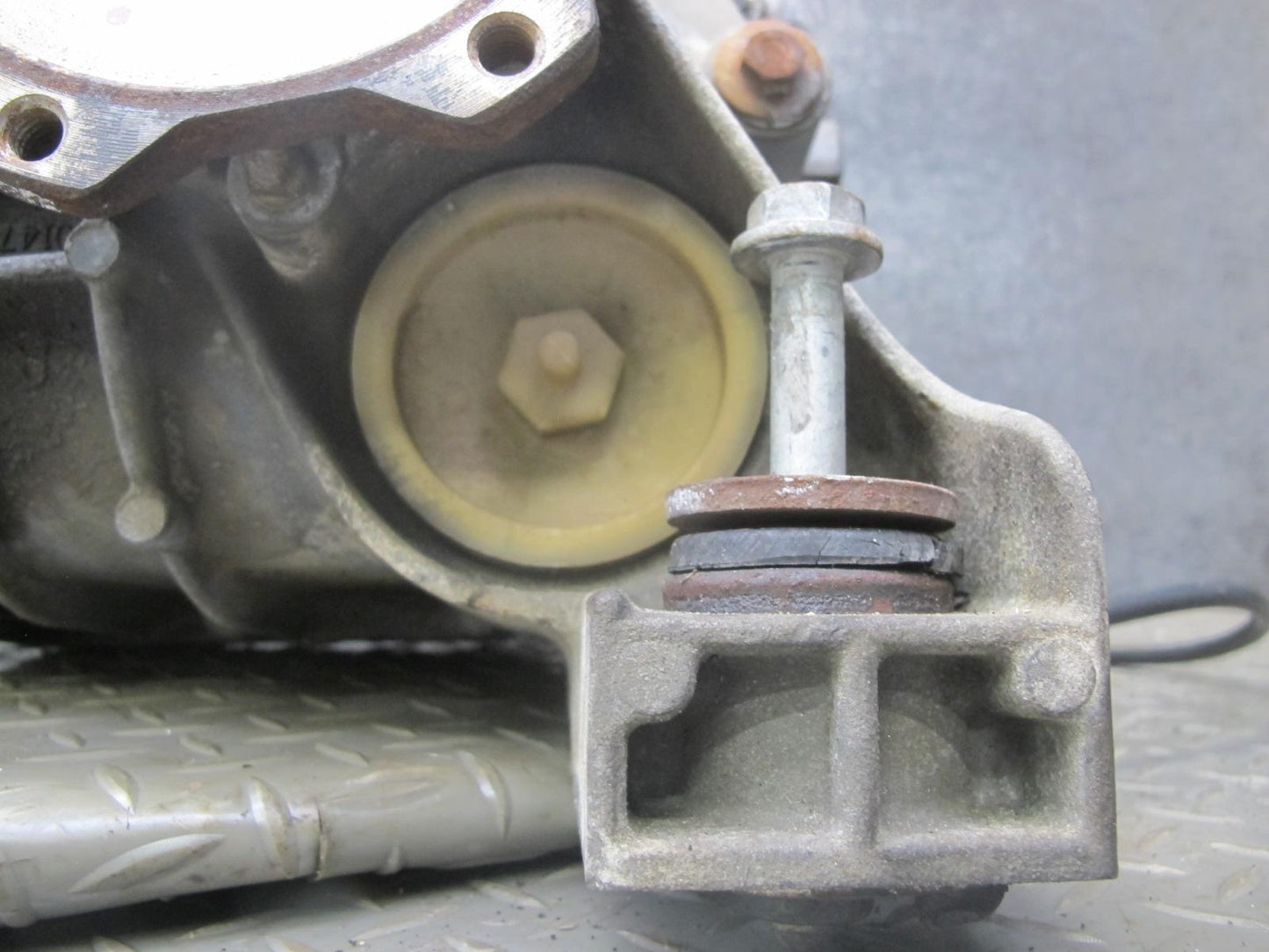 2003-2007 Hummer H2 4WD 4x4 Front Differential Carrier 4.10 Ratio