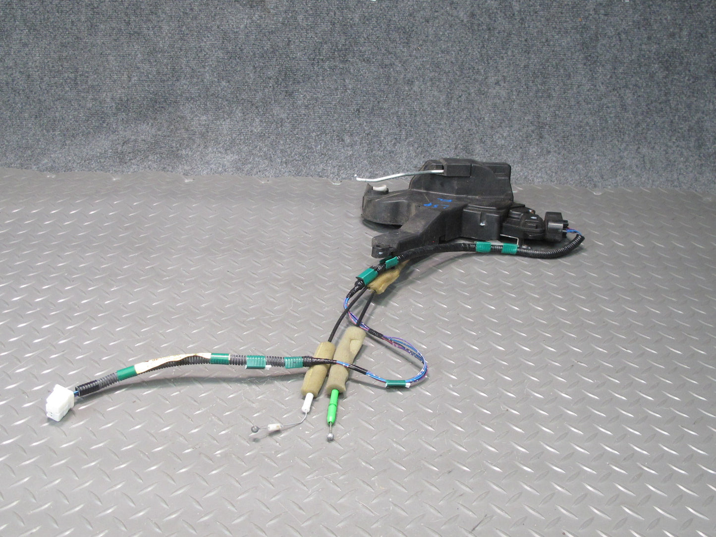 01-06 Lexus UCF30L LS430 Front Left Door Lock Latch Actuator NO Soft Close OEM