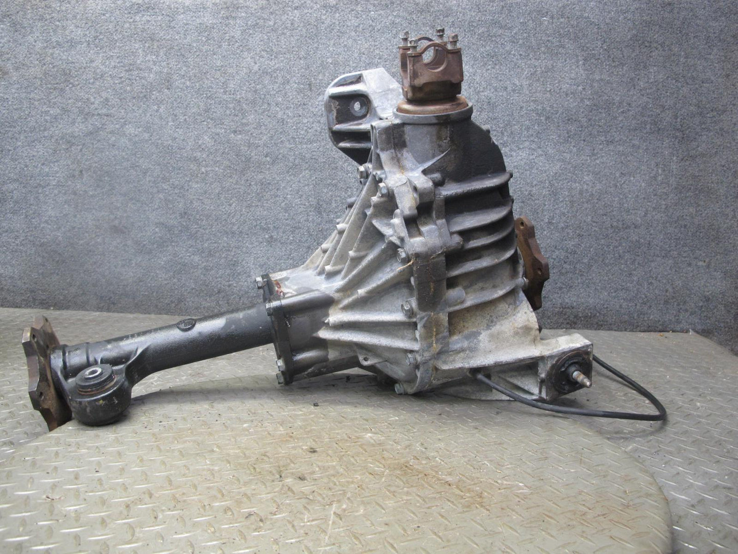 2003-2007 Hummer H2 4WD 4x4 Front Differential Carrier 4.10 Ratio