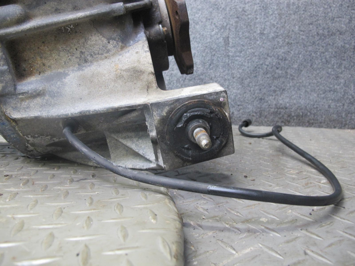 2003-2007 Hummer H2 4WD 4x4 Front Differential Carrier 4.10 Ratio