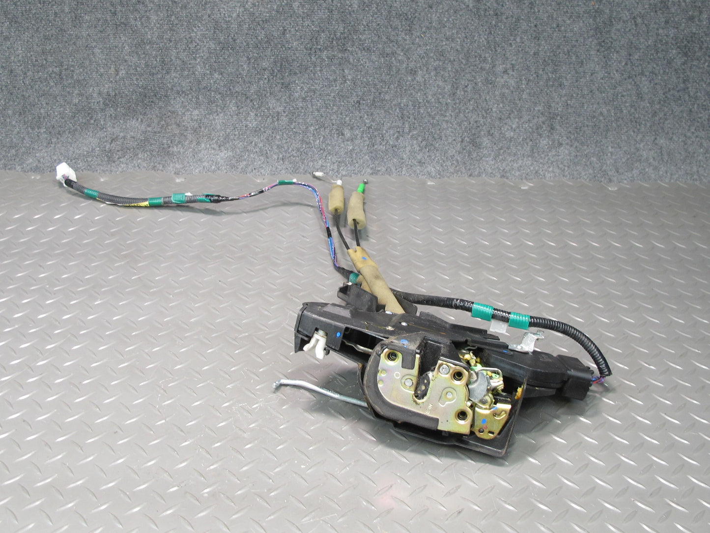 01-06 Lexus UCF30L LS430 Front Left Door Lock Latch Actuator NO Soft Close OEM