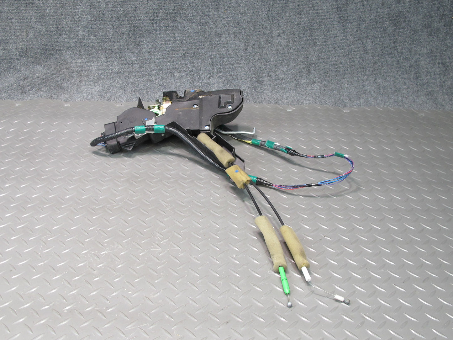 01-06 Lexus UCF30L LS430 Front Left Door Lock Latch Actuator NO Soft Close OEM