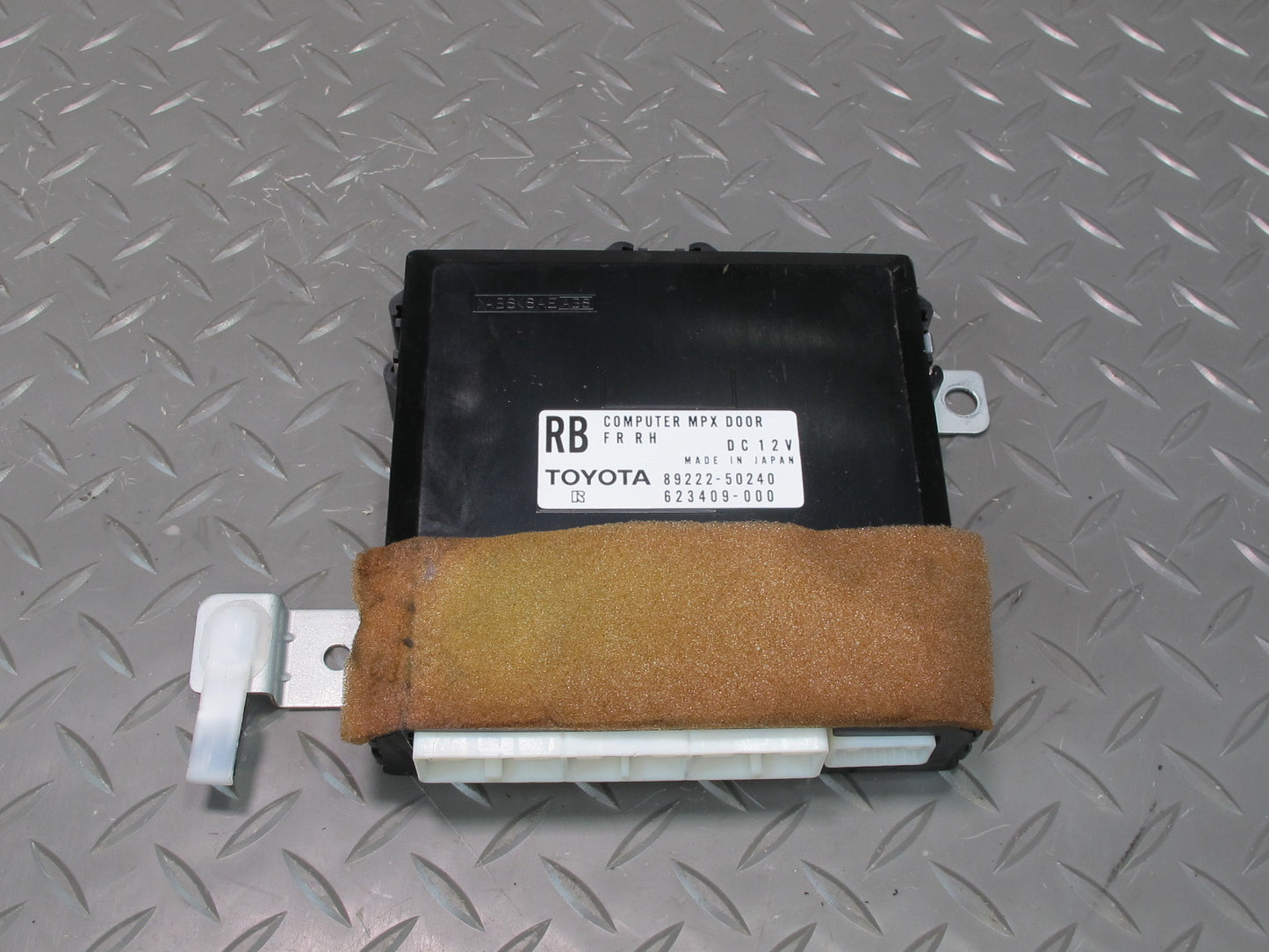 04-06 Lexus LS430 Front Right Door Control Module 89222-50240 OEM