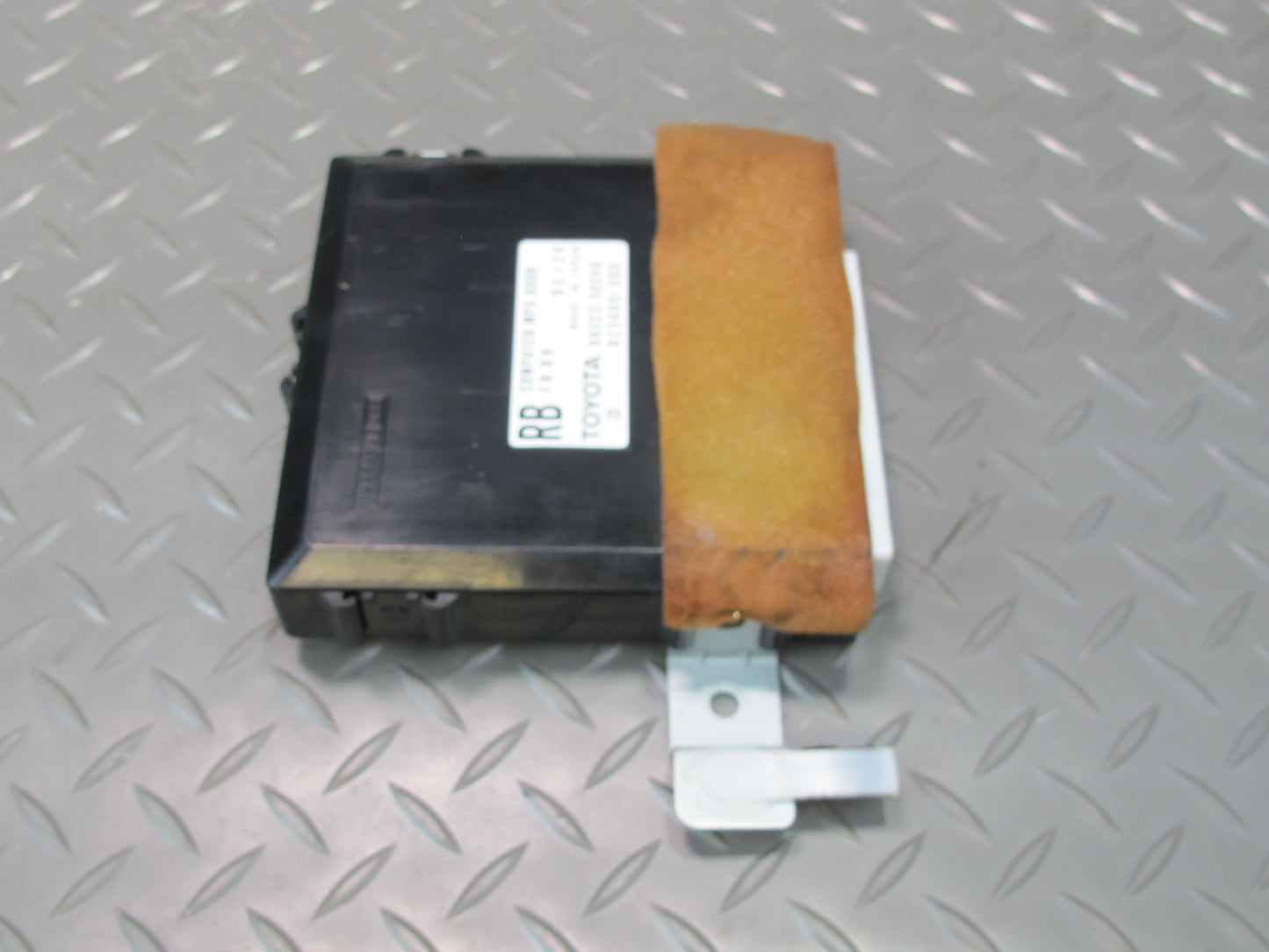 04-06 Lexus LS430 Front Right Door Control Module 89222-50240 OEM