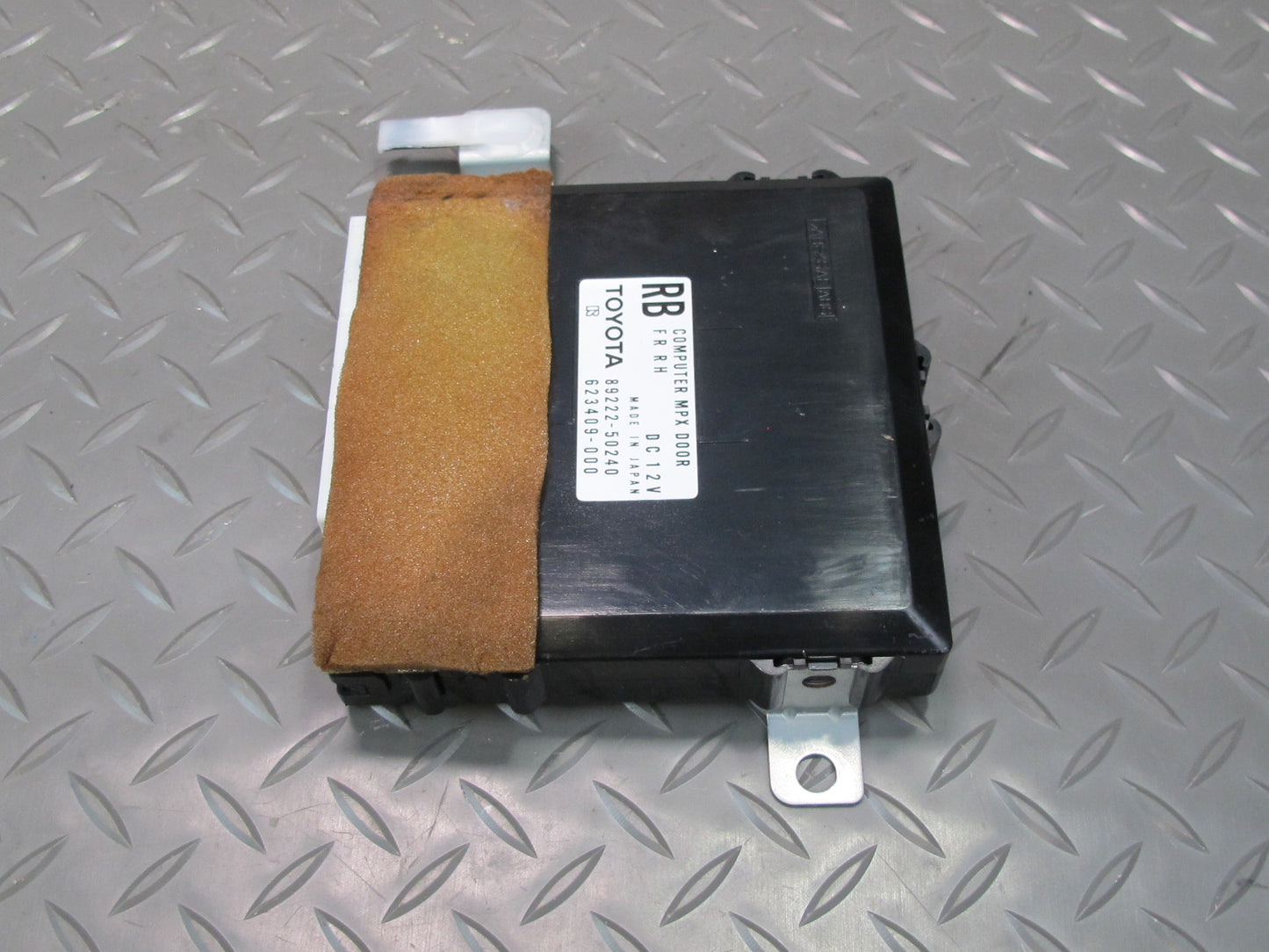 04-06 Lexus LS430 Front Right Door Control Module 89222-50240 OEM