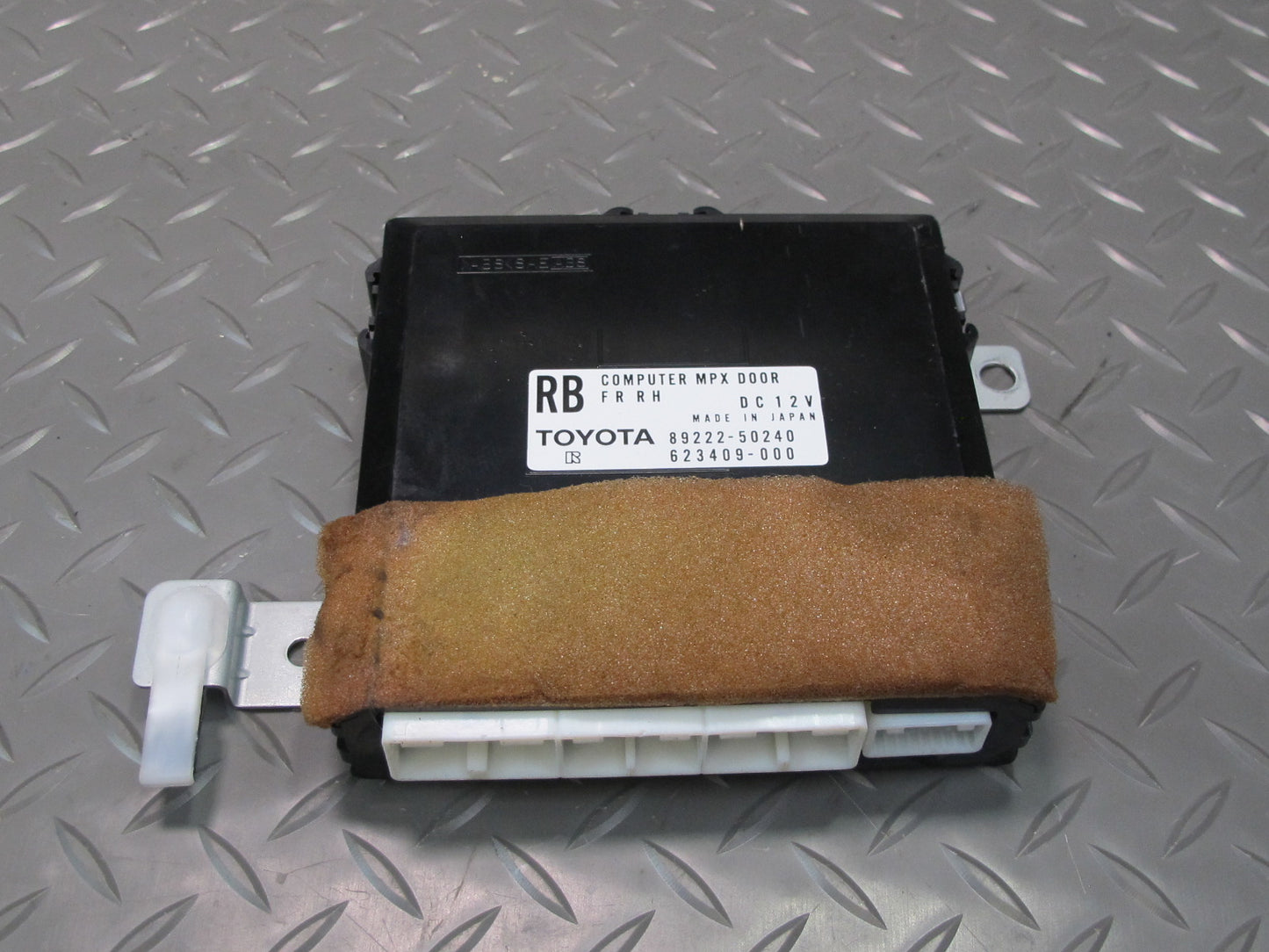 04-06 Lexus LS430 Front Right Door Control Module 89222-50240 OEM