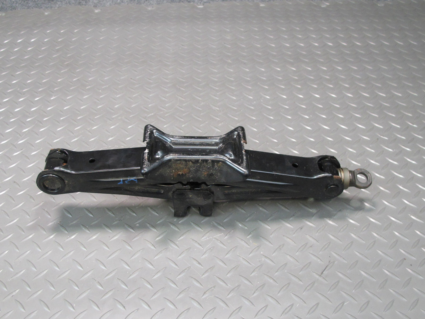 01-06 Lexus UCF30L LS430 Emergency Spare Tire Lift Jack w TOW Hook OEM