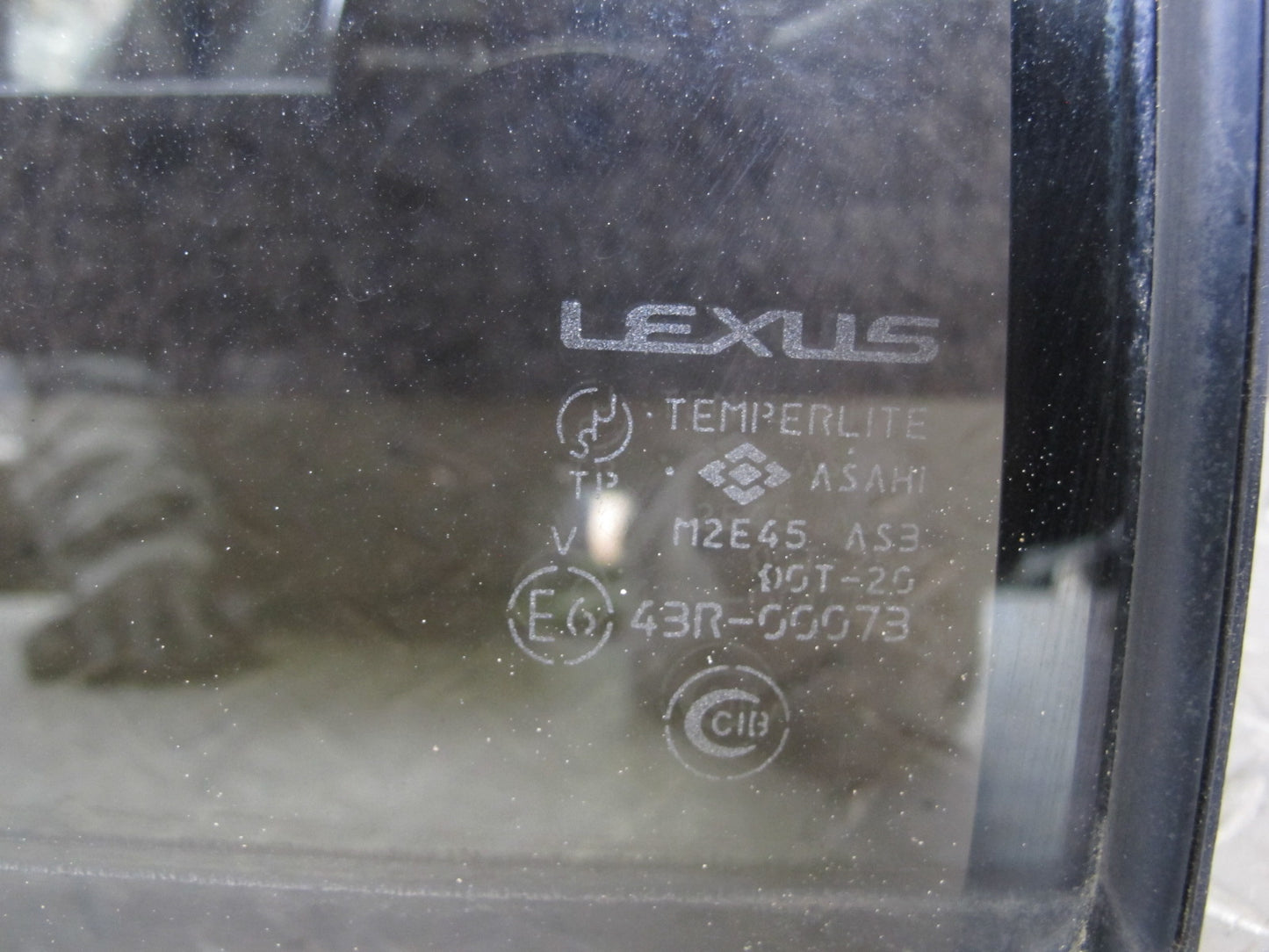 1998-2007 Lexus J100 LX470 Rear Left Side Door Vent Fixed Glass Window