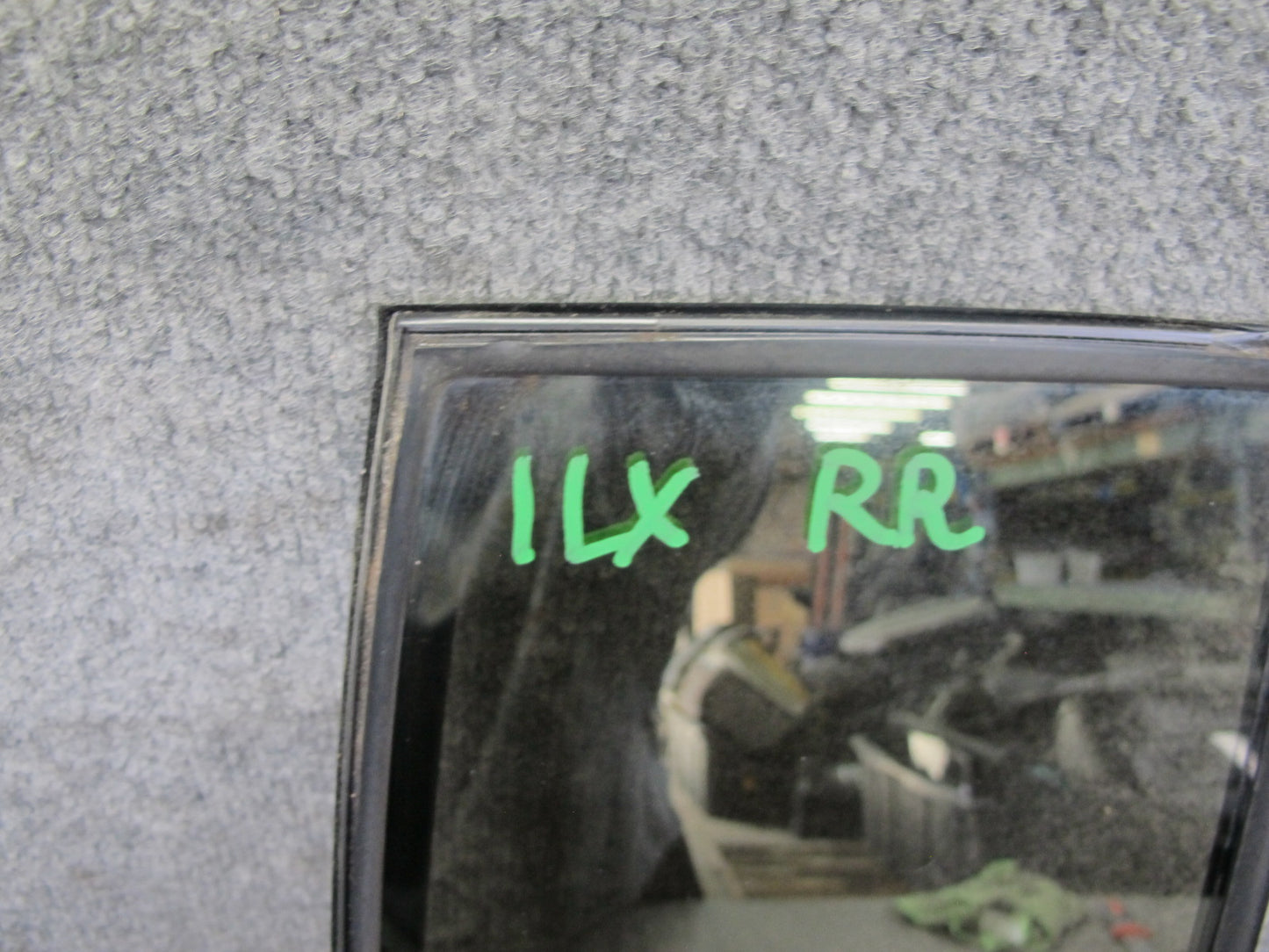 1998-2007 Lexus J100 LX470 Rear Right Side Door Vent Fixed Glass Window