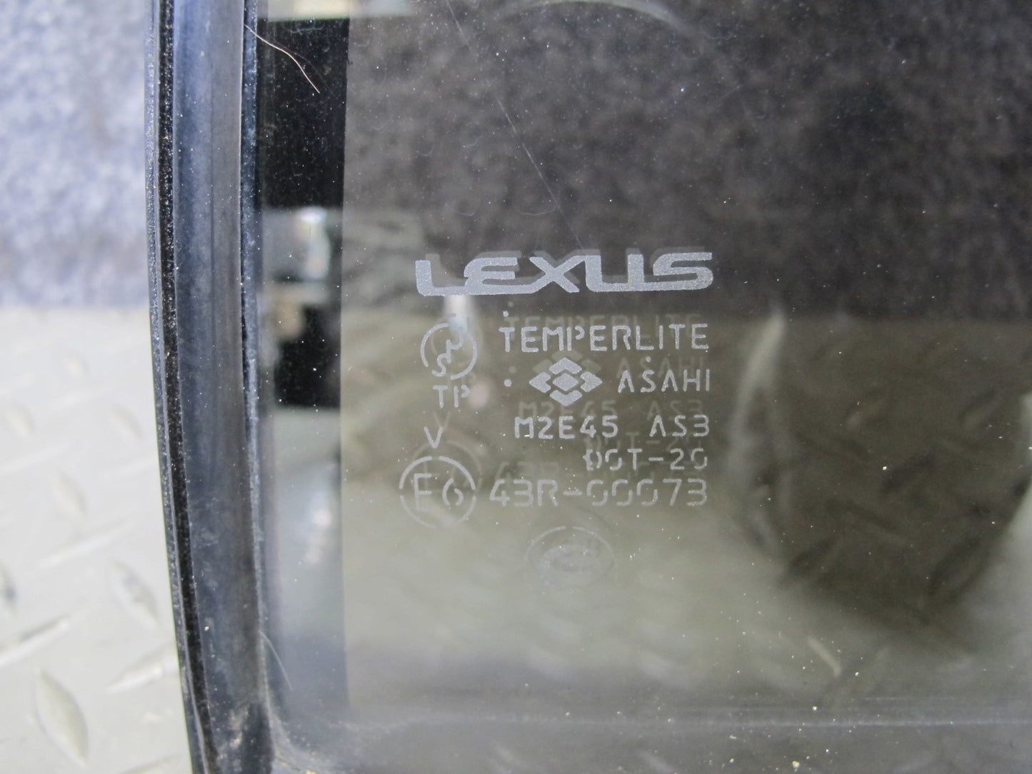 1998-2007 Lexus J100 LX470 Rear Right Side Door Vent Fixed Glass Window