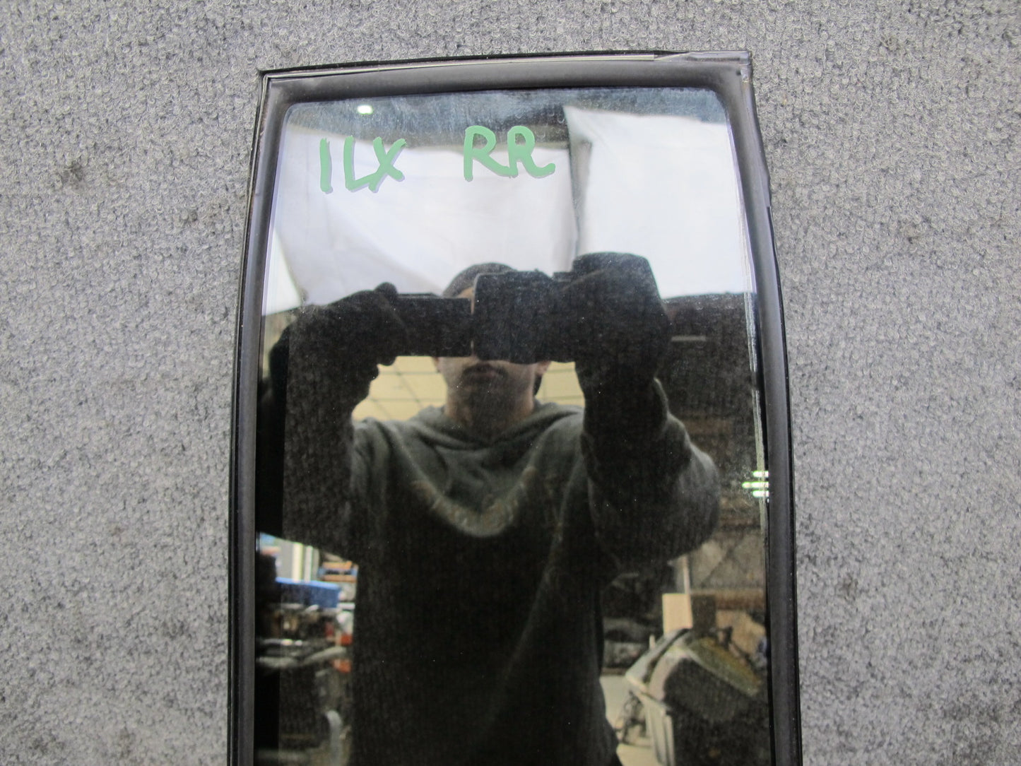 1998-2007 Lexus J100 LX470 Rear Right Side Door Vent Fixed Glass Window