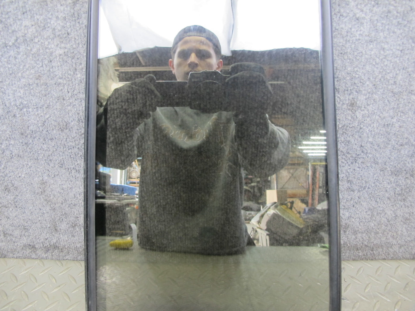 1998-2007 Lexus J100 LX470 Rear Right Side Door Vent Fixed Glass Window