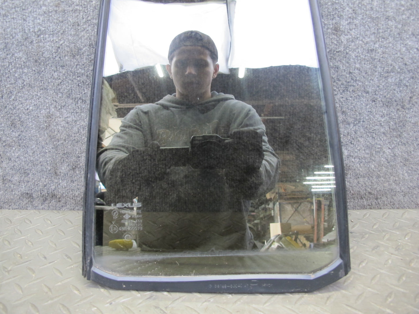 1998-2007 Lexus J100 LX470 Rear Right Side Door Vent Fixed Glass Window