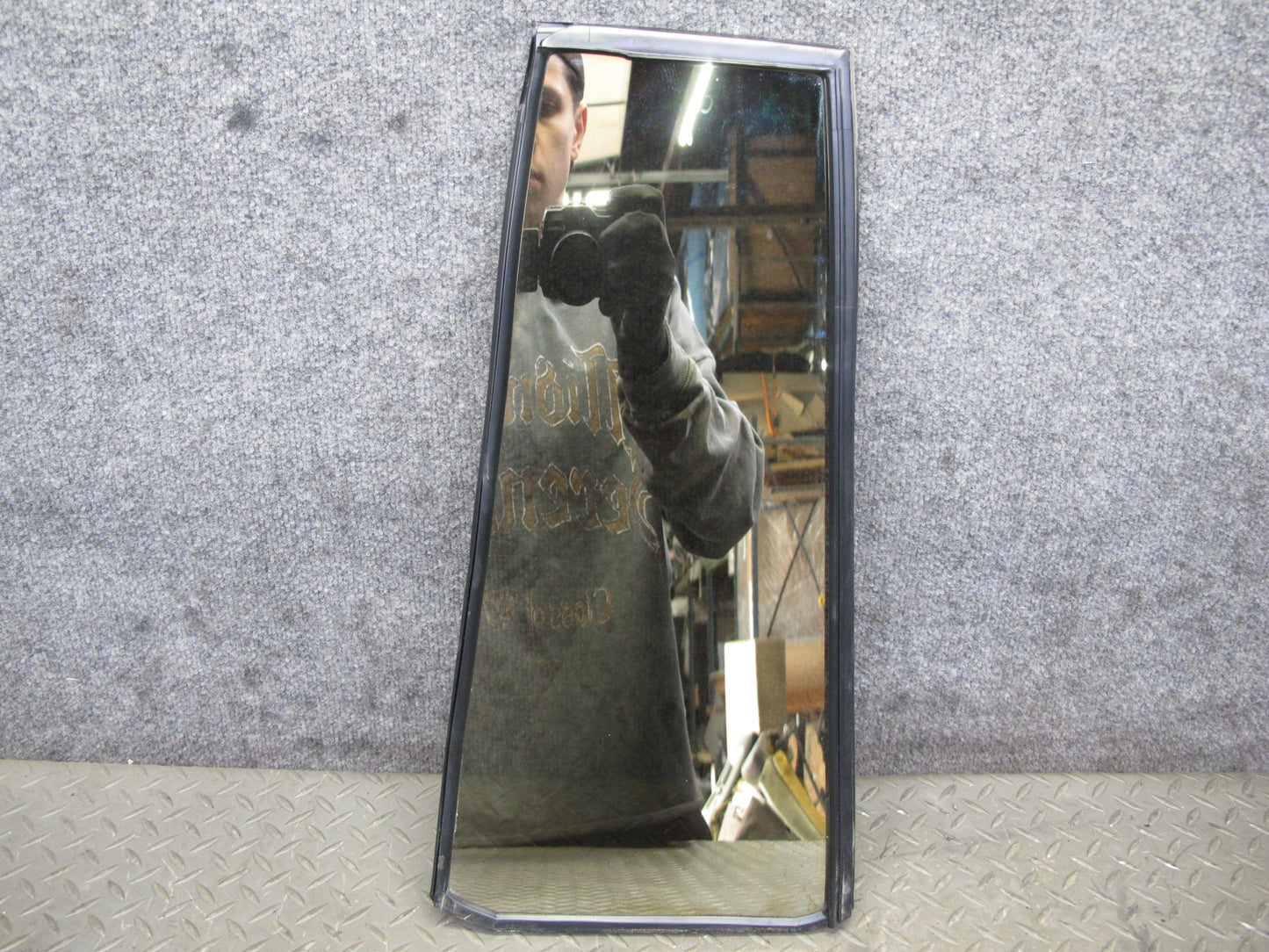 1998-2007 Lexus J100 LX470 Rear Right Side Door Vent Fixed Glass Window