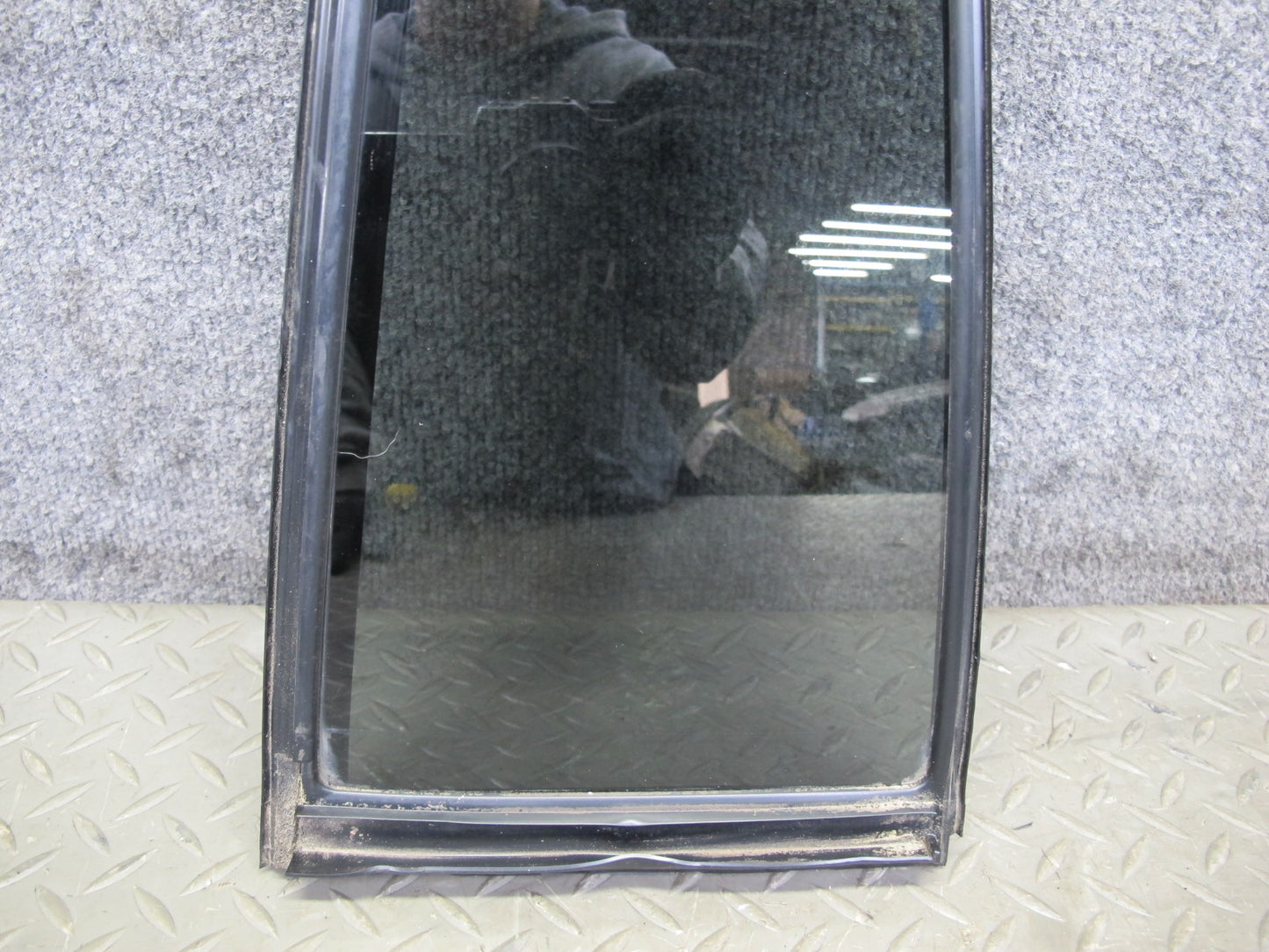 2011-2017 Infiniti QX56 QX80 Rear Right Passenger Side Door Vent Glass Window