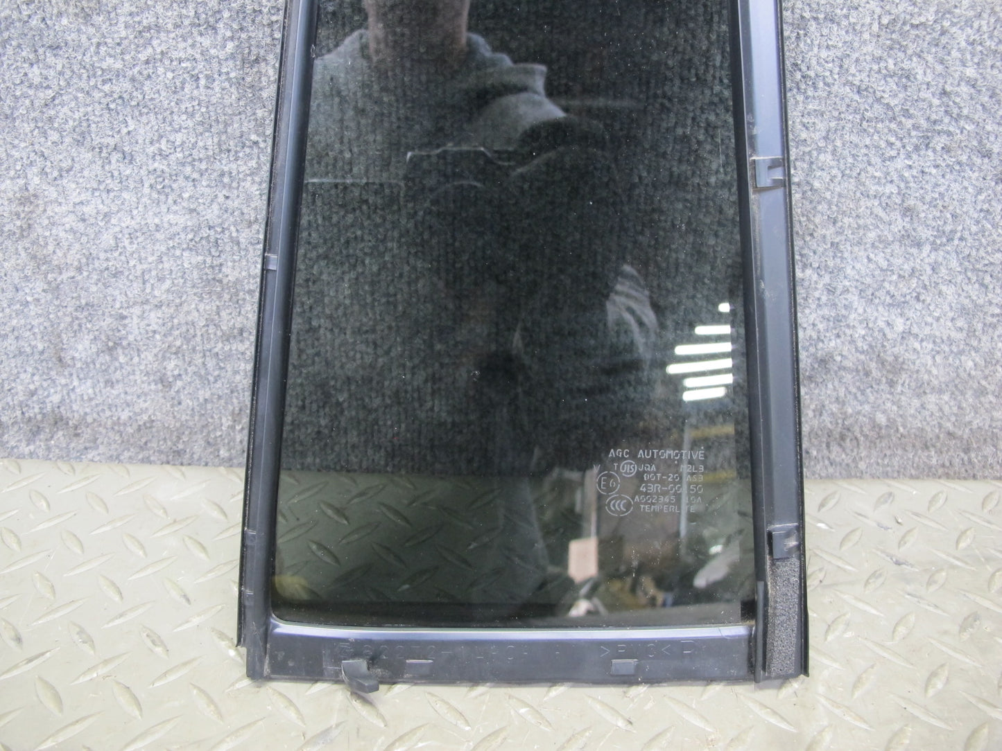 2011-2017 Infiniti QX56 QX80 Rear Right Passenger Side Door Vent Glass Window