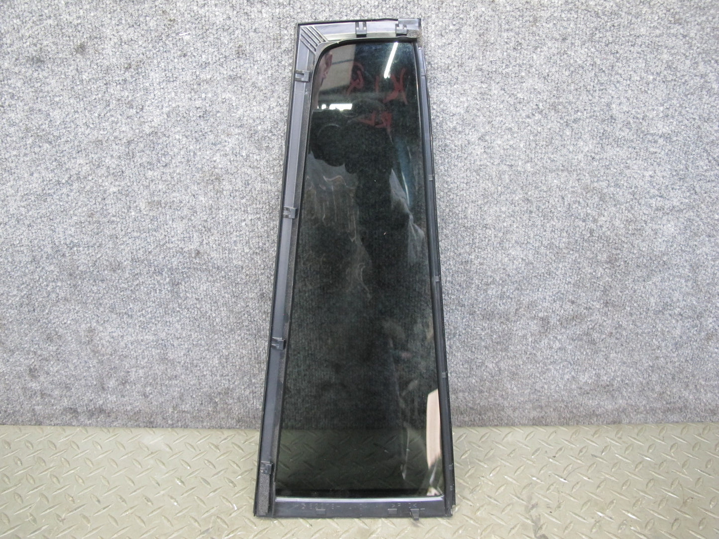 2011-2017 Infiniti QX56 QX80 Rear Left Driver Side Door Vent Glass Window