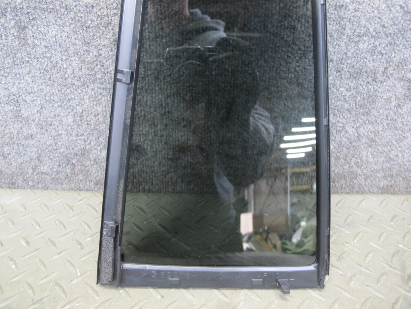 2011-2017 Infiniti QX56 QX80 Rear Left Driver Side Door Vent Glass Window