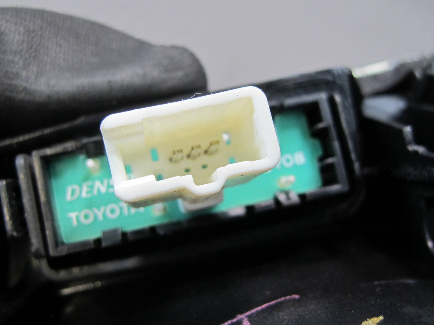 01-06 Lexus UCF30L LS430 Dash Instrument Cluster Speedometer Trim w Switches OEM