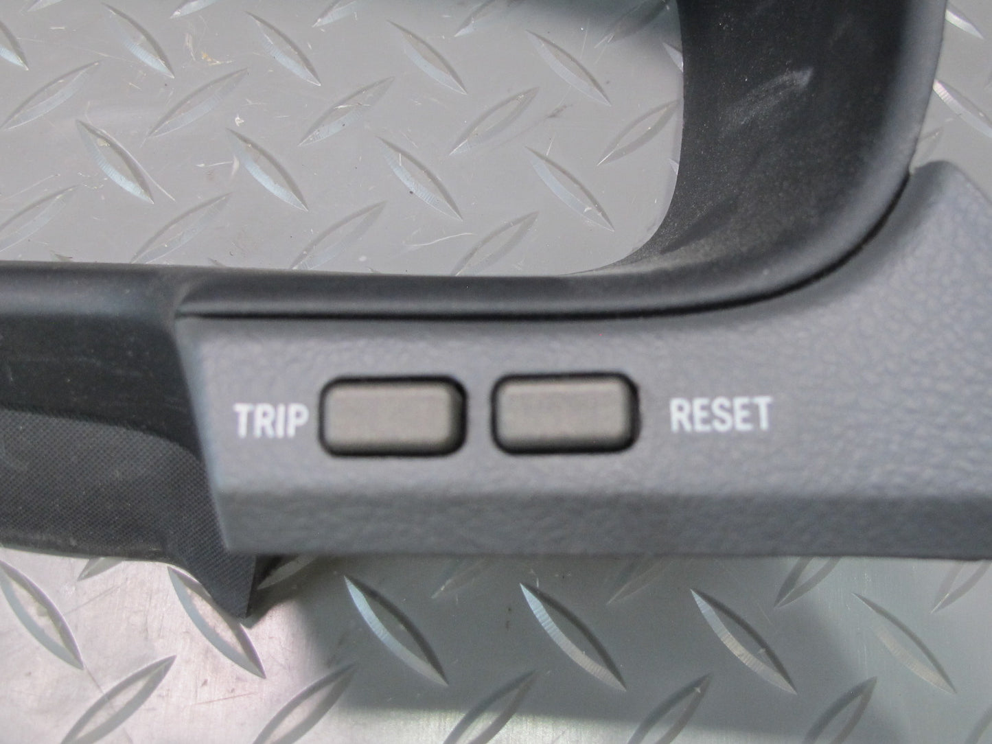 01-06 Lexus UCF30L LS430 Dash Instrument Cluster Speedometer Trim w Switches OEM