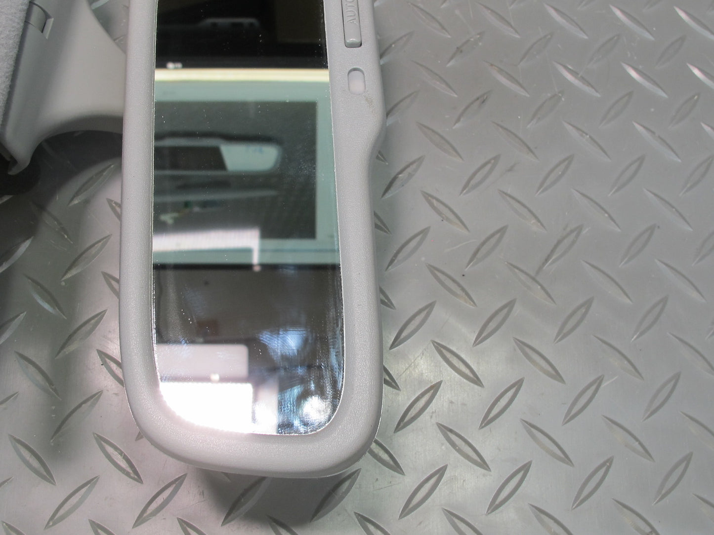 04-06 Lexus UCF30L LS430 Auto Dimming Interior Rear View Mirror w Sun Visor OEM