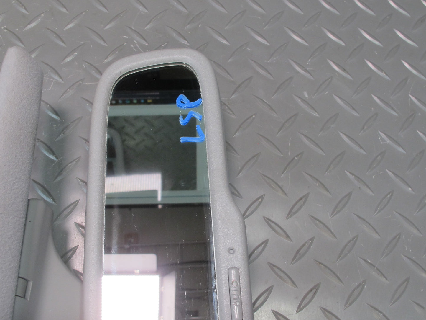 04-06 Lexus UCF30L LS430 Auto Dimming Interior Rear View Mirror w Sun Visor OEM