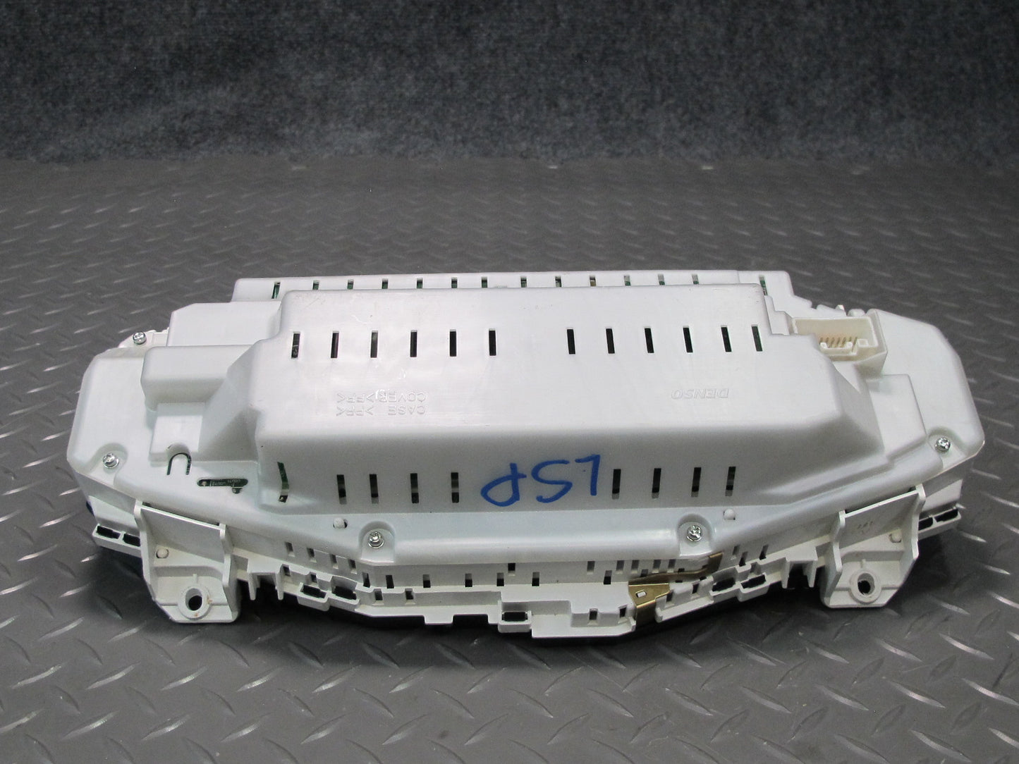 05-06 Lexus UCF30L LS430 Instrument Cluster Gauge Speedometer OEM