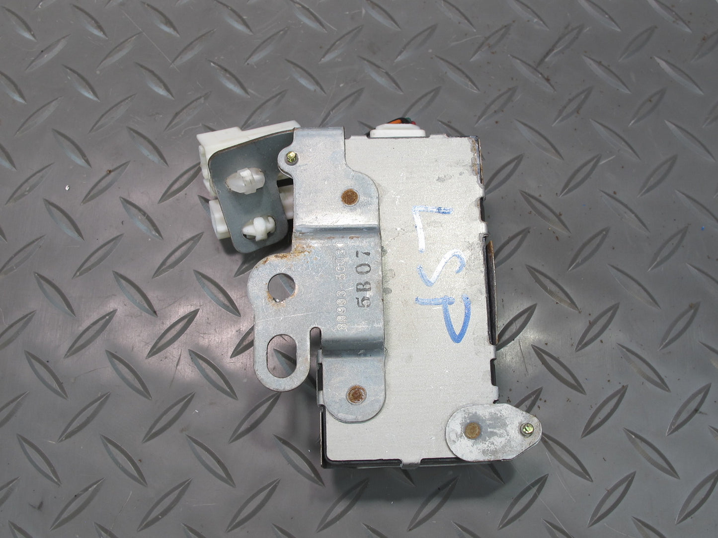 04-06 Lexus UCF30L LS430 Rear Trunk Luggage Smart KEY Oscillator 89993-50020 OEM