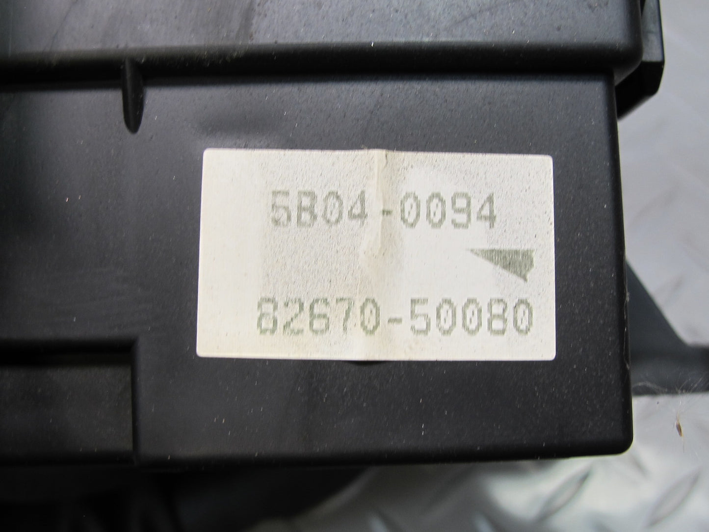 04-06 Lexus UCF30L LS430 Rear Trunk Junction Fuse Relay Box 82670-50080 OEM