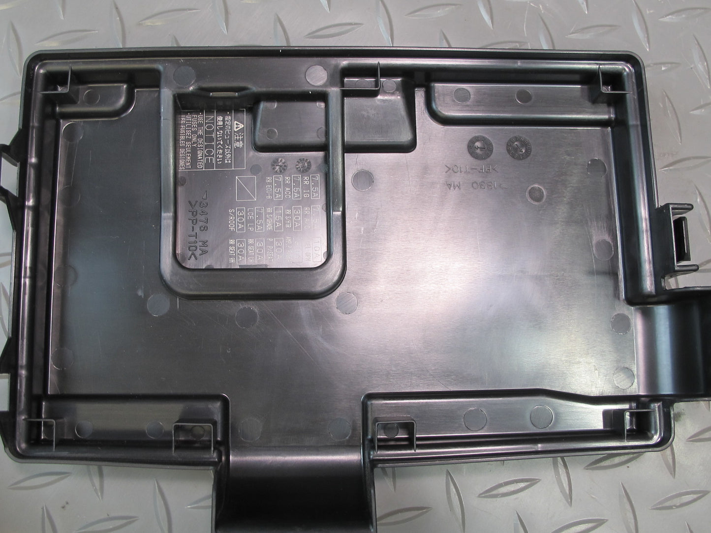 04-06 Lexus UCF30L LS430 Rear Trunk Junction Fuse Relay Box 82670-50080 OEM