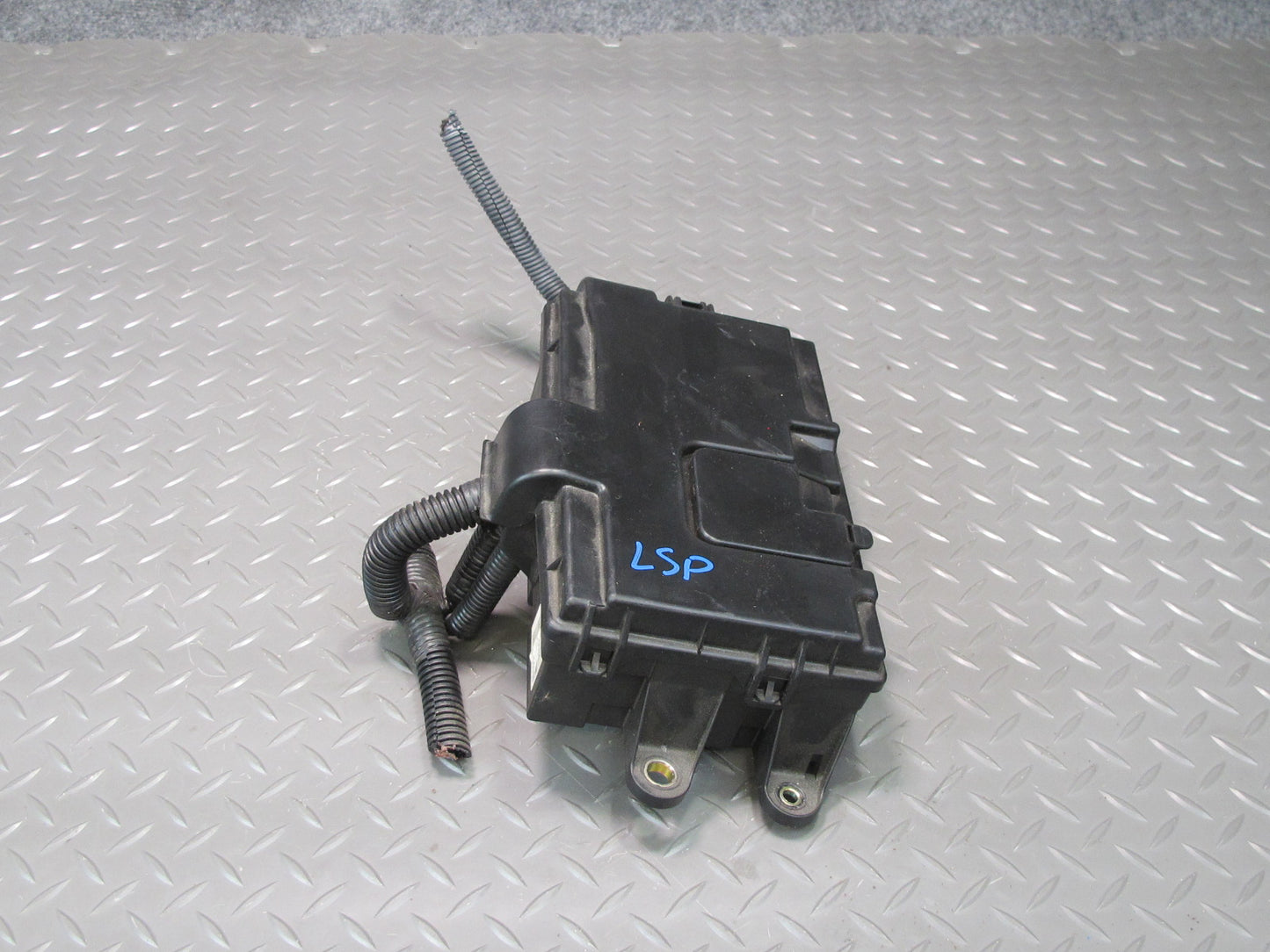 04-06 Lexus UCF30L LS430 Rear Trunk Junction Fuse Relay Box 82670-50080 OEM