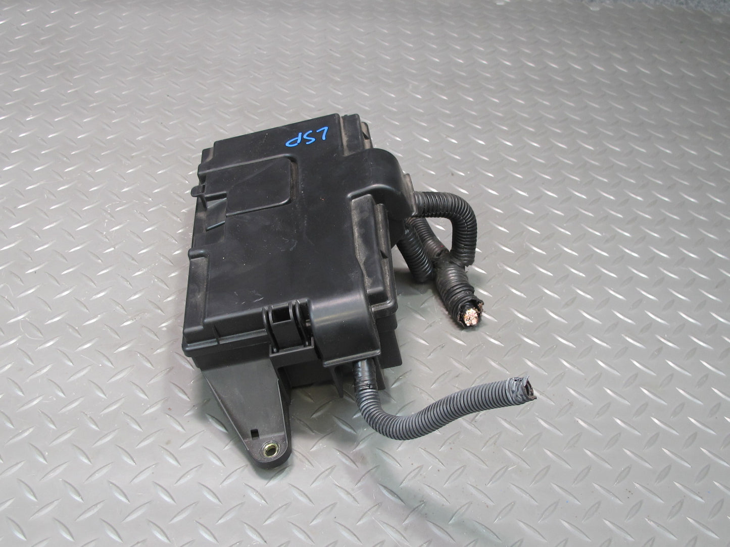 04-06 Lexus UCF30L LS430 Rear Trunk Junction Fuse Relay Box 82670-50080 OEM