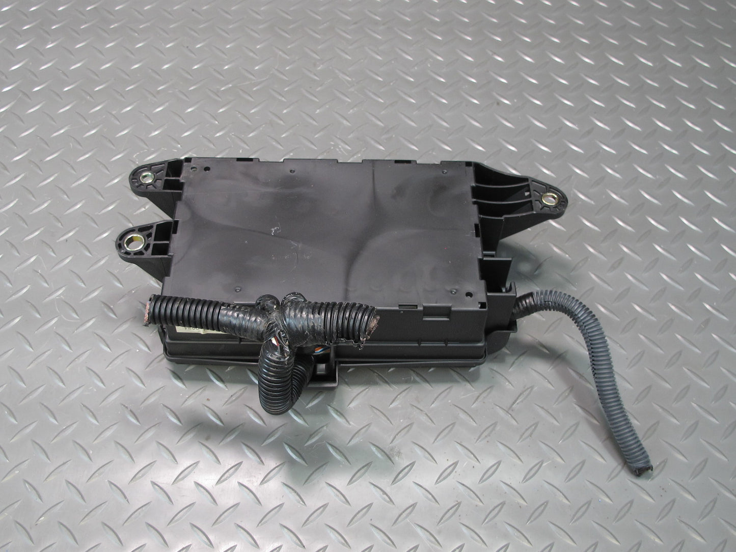 04-06 Lexus UCF30L LS430 Rear Trunk Junction Fuse Relay Box 82670-50080 OEM