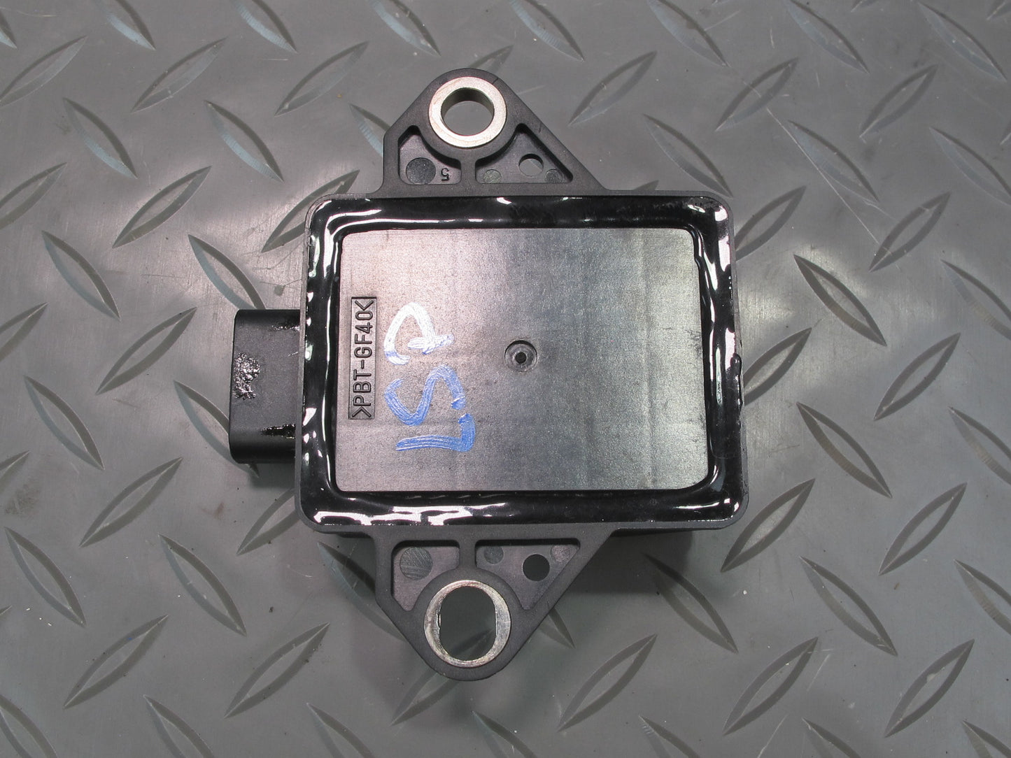 04-06 Lexus UCF30L LS430 YAW Turn Rate Stability Sensor 89183-50020 OEM