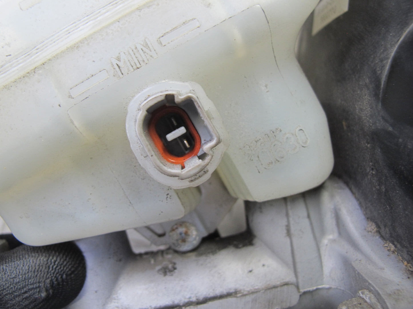 04-06 Lexus UCF30L LS430 Brake Master Cylinder Booster Fluid Reservoir OEM