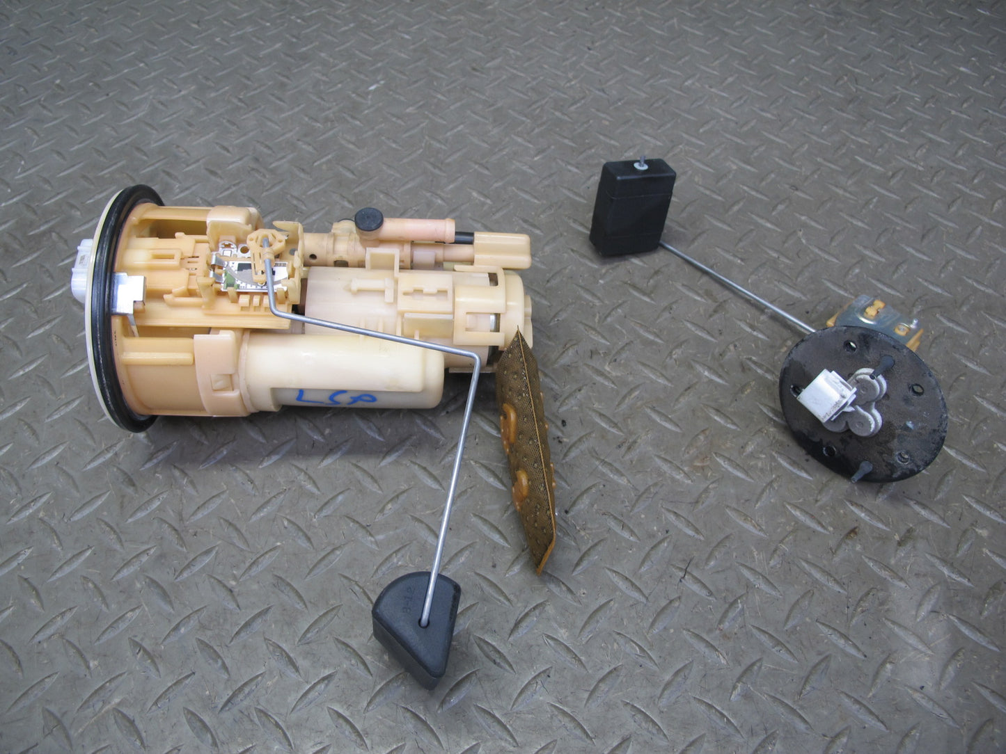 04-06 Lexus UCF30L LS430 Fuel Pump Level Sensor Sending Unit Set OEM