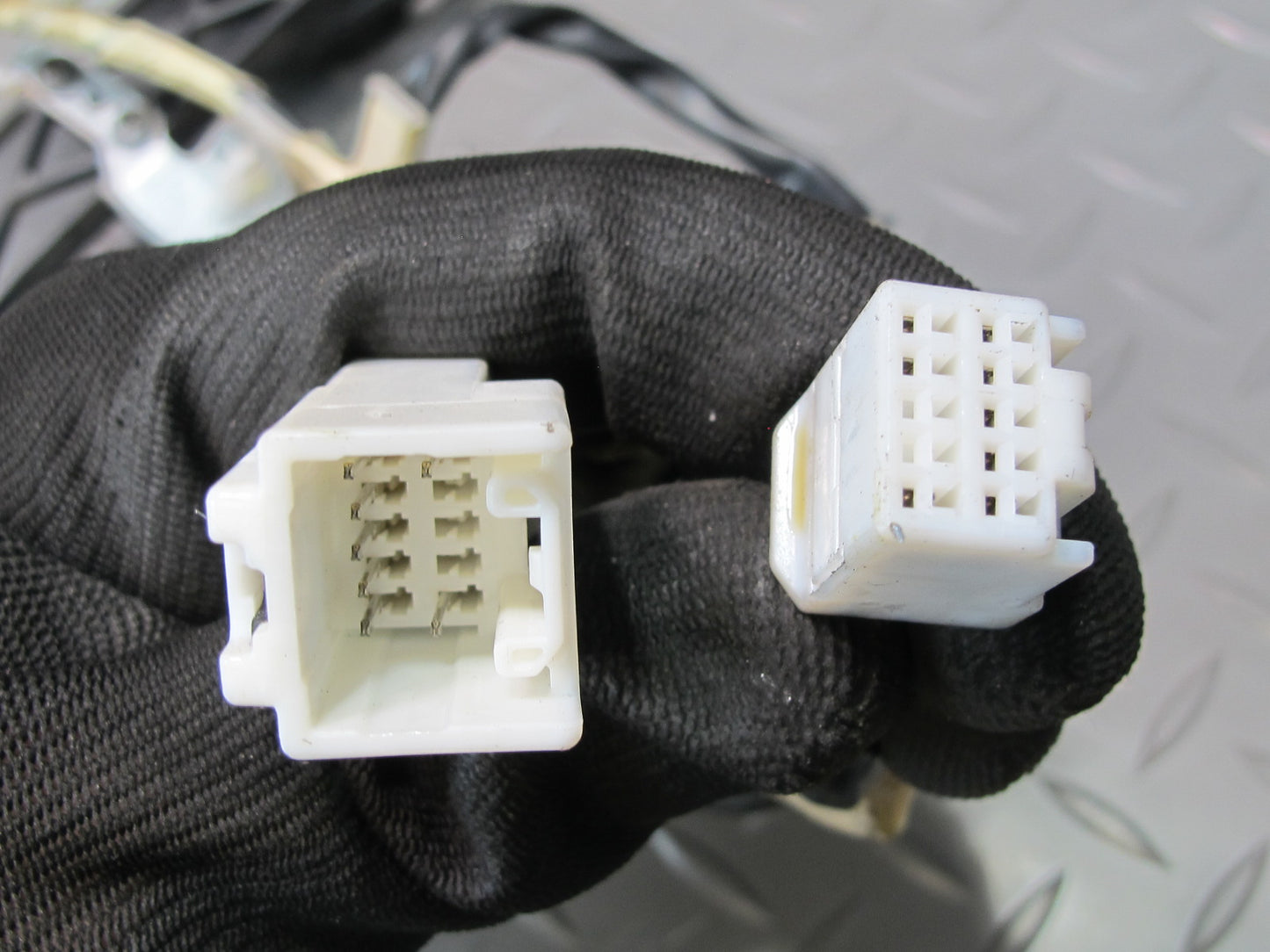 04-06 Lexus LS430 Rear Left & Right Door Exterior Handle Set w Keyless OEM