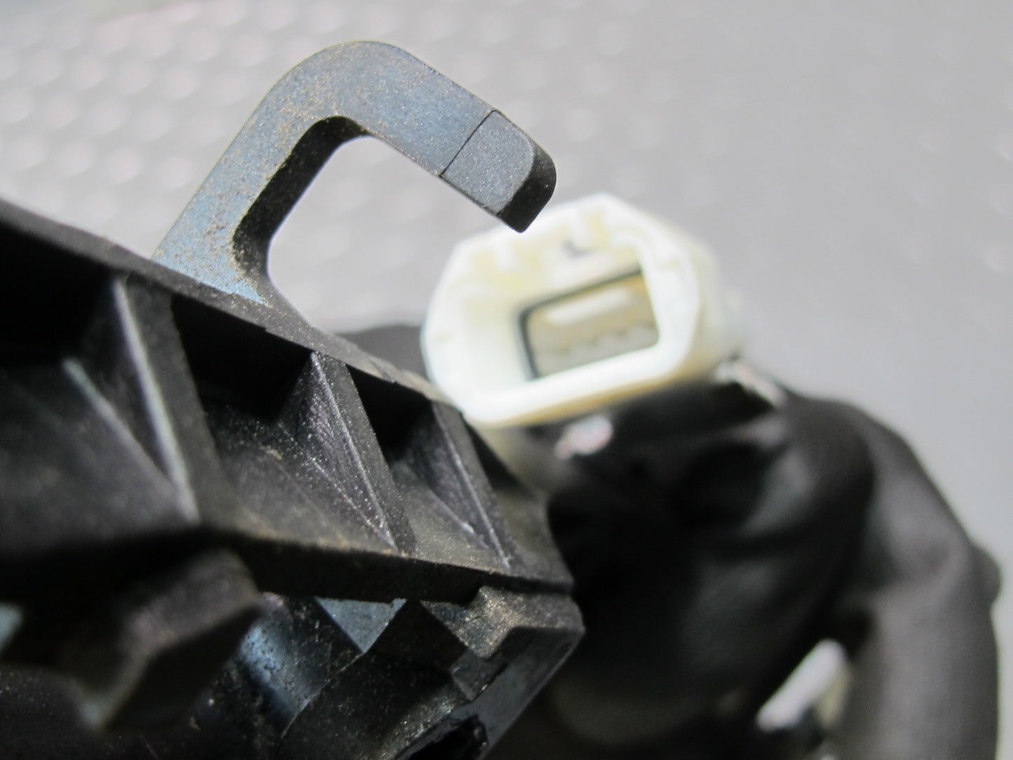 04-06 Lexus LS430 Rear Left & Right Door Exterior Handle Set w Keyless OEM