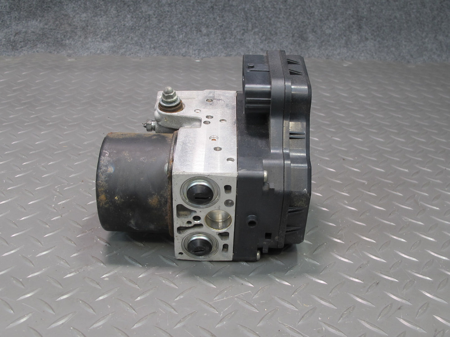 04-06 Lexus UCF30L LS430 Anti Lock Brake ABS Pump Module OEM