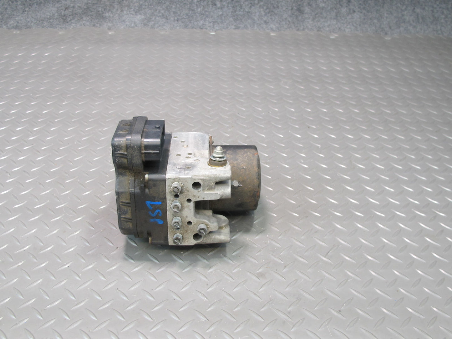 04-06 Lexus UCF30L LS430 Anti Lock Brake ABS Pump Module OEM