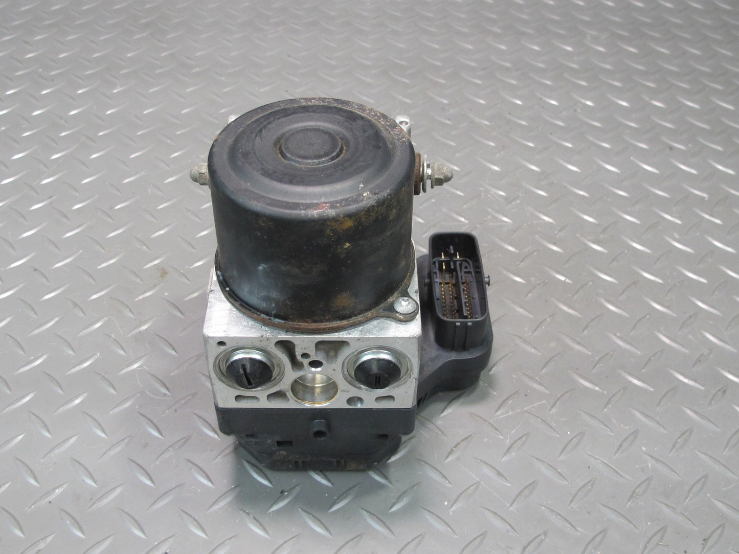 04-06 Lexus UCF30L LS430 Anti Lock Brake ABS Pump Module OEM